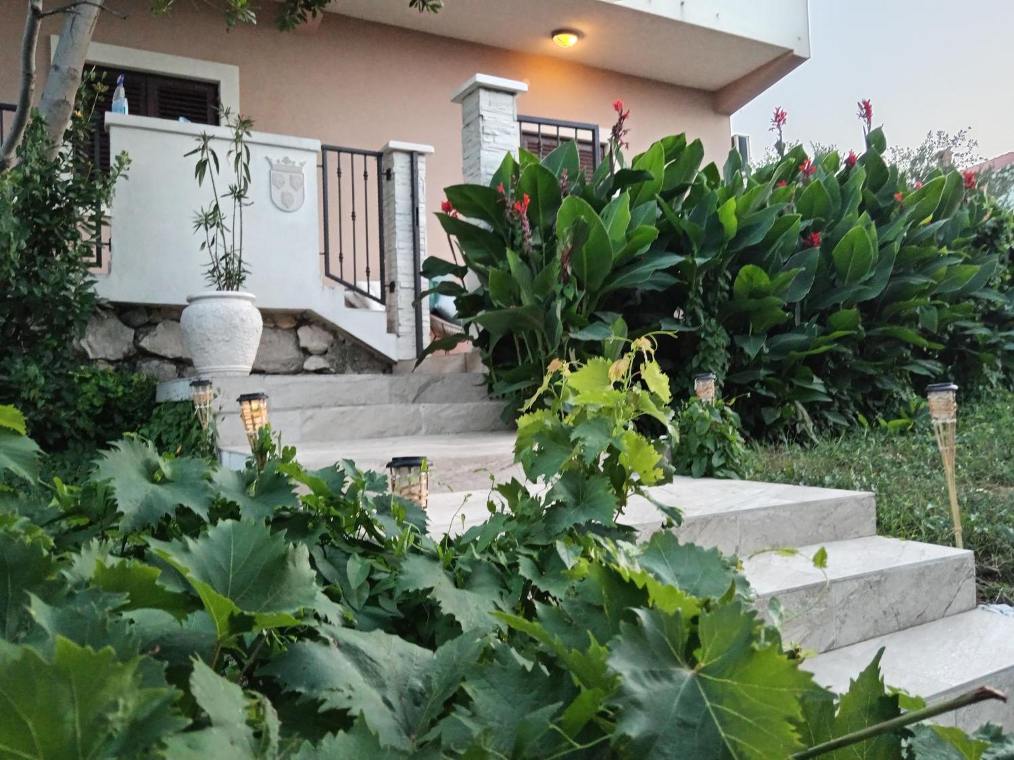Seaview Holiday Apartments, Ventura Nin Exteriér fotografie