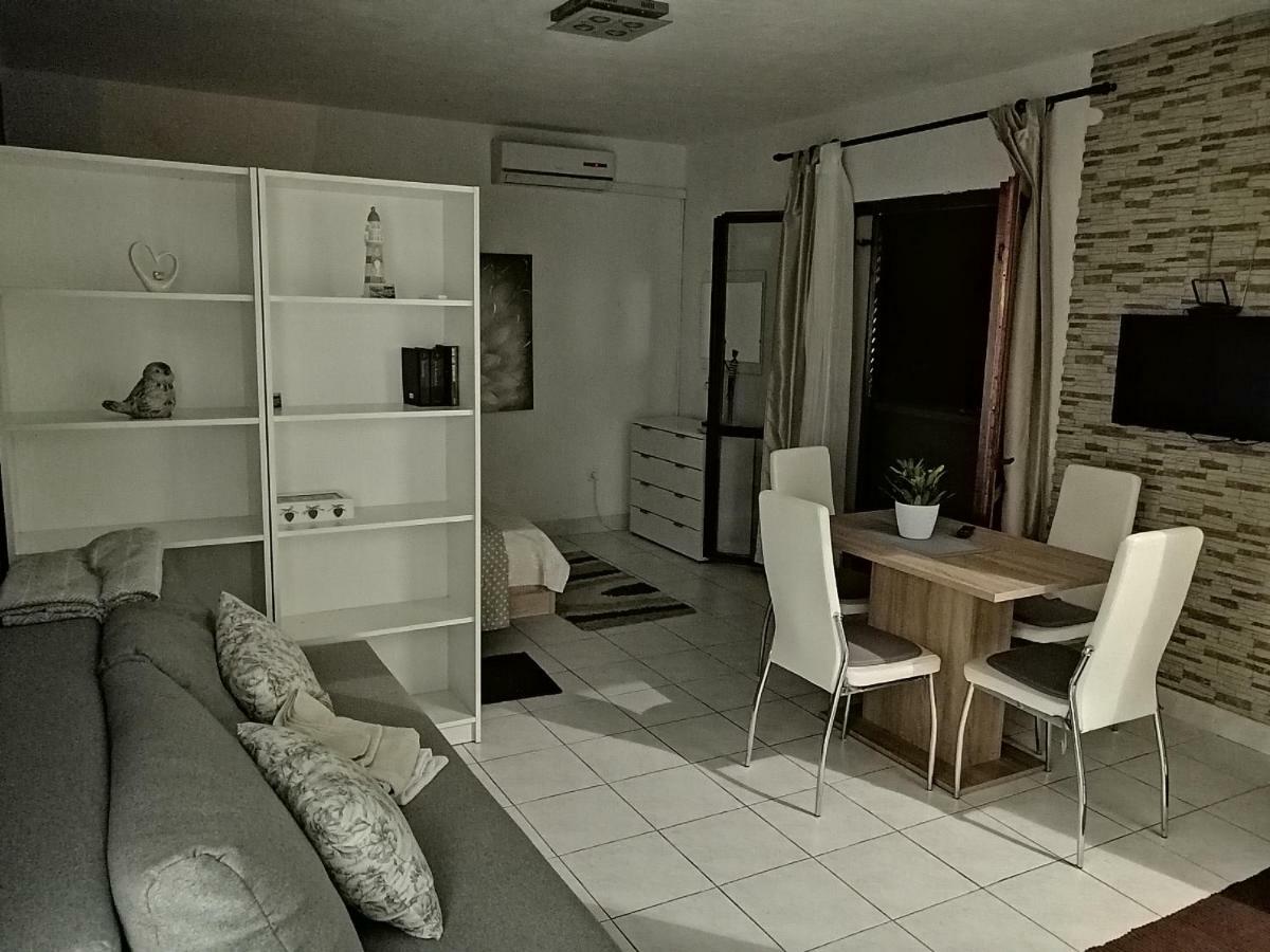 Seaview Holiday Apartments, Ventura Nin Exteriér fotografie